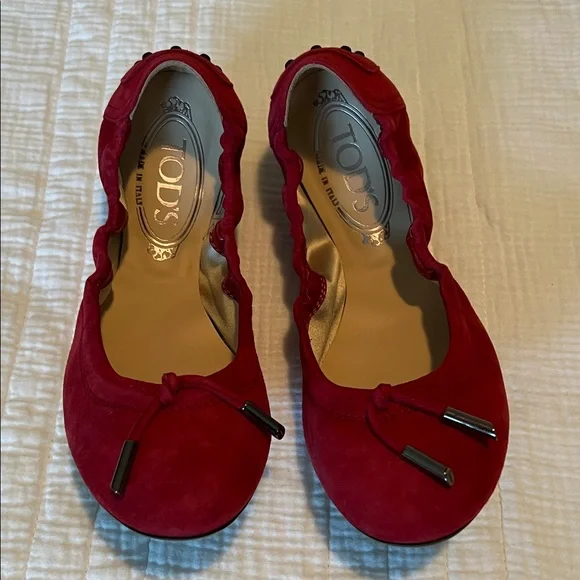 Tod's Vibrant Red Suede Flats NEW size 6 - Picture 2 of 5